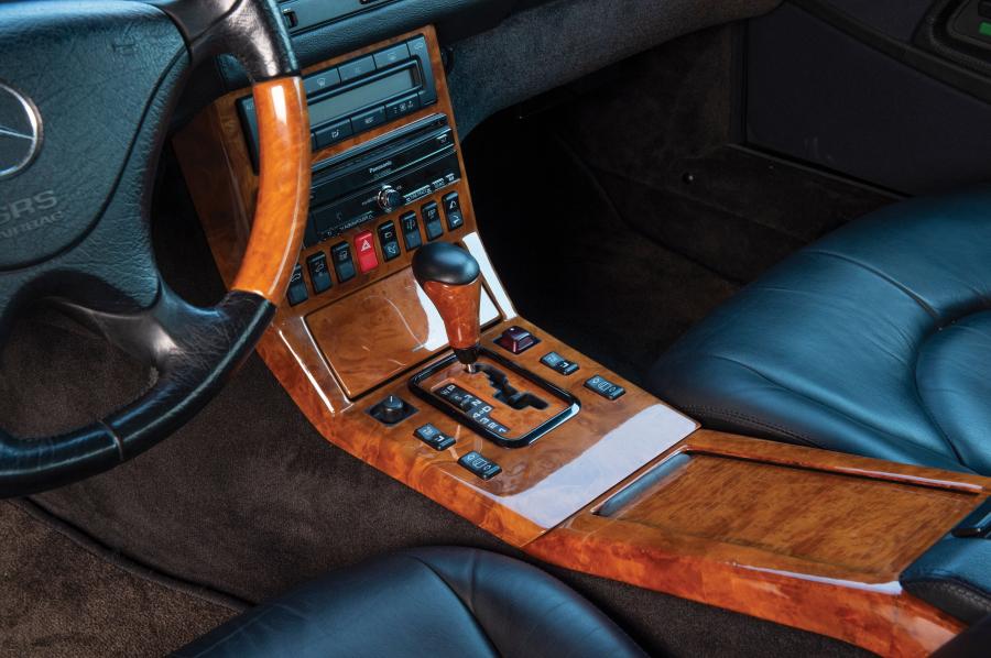 Детали интерьера Mercedes-Benz SL73 AMG (W129.076) 1999 года  (фото 19 из 20)